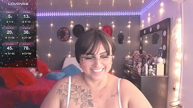 Snapshot of Ivonnee__ chatting on February 26, 12:30 am Ivonnee online show from February 26, 12:30 am