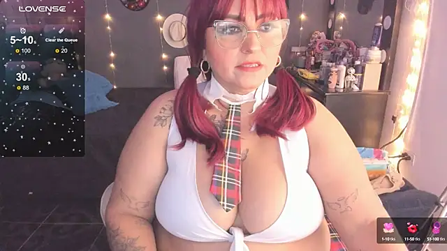 Snapshot of Ivonnee__ chatting on February 21, 2:17 am Ivonnee online show from February 21, 2:17 am