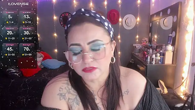 Snapshot of Ivonnee__ chatting on March 23, 6:58 am Ivonnee online show from March 23, 6:58 am