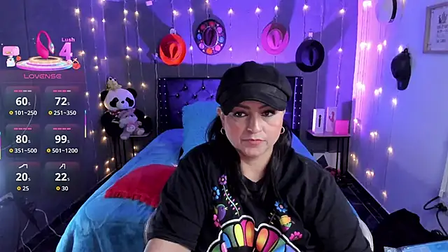 Snapshot of Ivonnee__ chatting on November 30, 11:38 pm Ivonnee online show from November 30, 11:38 pm