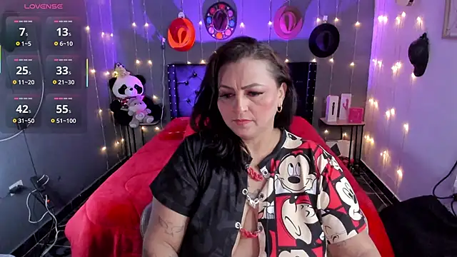 Snapshot of Ivonnee__ chatting on November 27, 7:31 am Ivonnee online show from November 27, 7:31 am