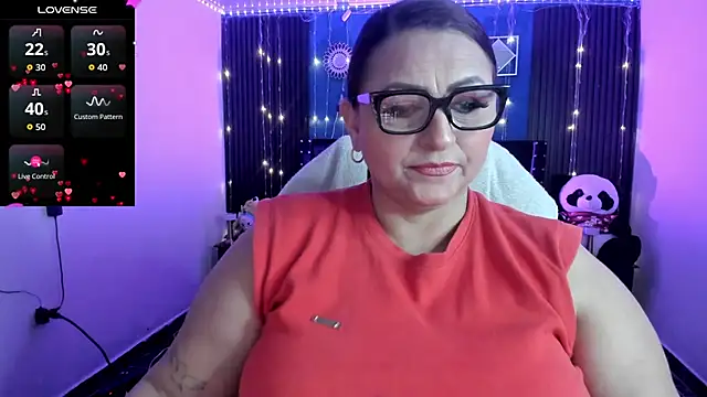 Snapshot of Ivonnee__ chatting on May 2, 3:34 am Ivonnee online show from May 2, 3:34 am