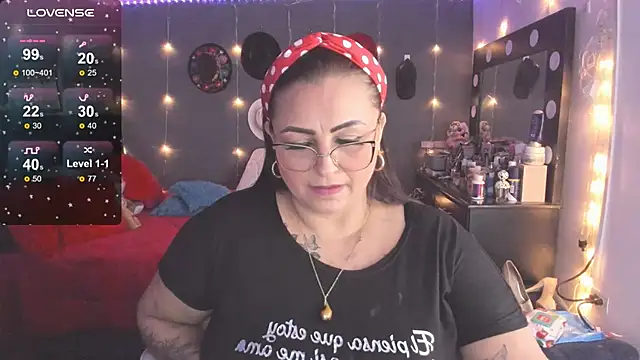 Snapshot of Ivonnee__ chatting on February 26, 6:40 am Ivonnee online show from February 26, 6:40 am