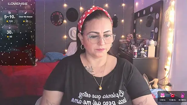 Snapshot of Ivonnee__ chatting on February 26, 3:35 am Ivonnee online show from February 26, 3:35 am