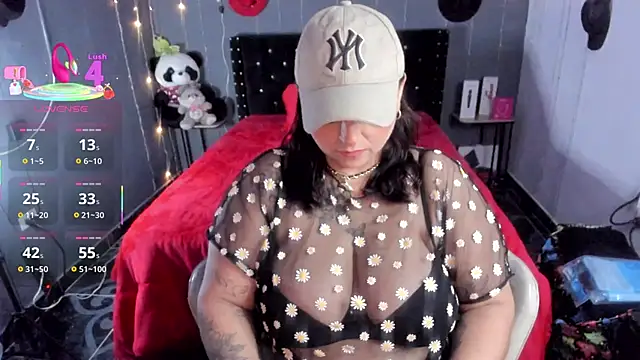 Snapshot of Ivonnee__ chatting on November 16, 1:21 am Ivonnee online show from November 16, 1:21 am