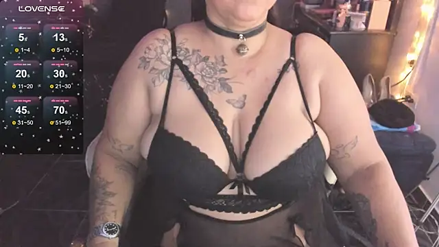 Snapshot of Ivonnee__ chatting on February 13, 5:37 am Ivonnee online show from February 13, 5:37 am