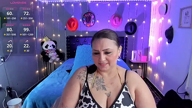 Snapshot of Ivonnee__ chatting on November 30, 12:00 am Ivonnee online show from November 30, 12:00 am