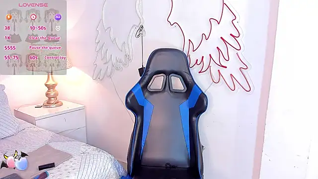 Snapshot of KimRusso_ chatting on December 6, 12:44 pm KimRusso online show from December 6, 12:44 pm