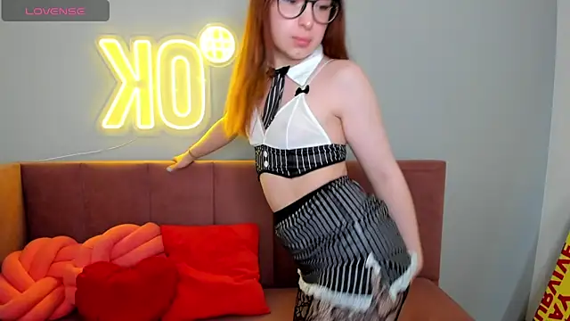 KetrinWhite online show from May 11, 1:29 am