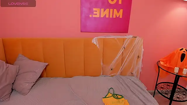 KetrinWhite online show from October 25, 1:27 am