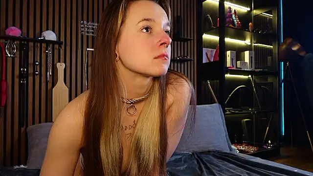 Izzy Inked online show from March 18, 8:21 pm