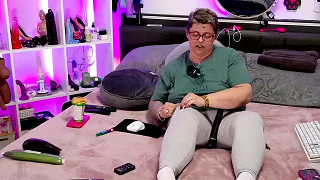 SunshineLexi online show from February 5, 2:57 pm