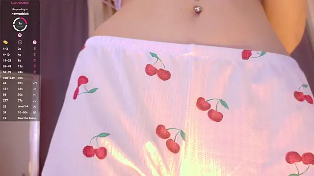 NovaBlissss online show from March 14, 5:30 pm