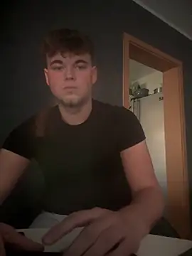 Snapshot of kevin344112 chatting on December 17, 2:33 pm kevin344112 online show from December 17, 2:33 pm