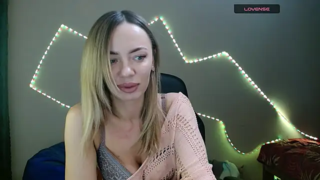 Snapshot of Daria_Spring chatting on February 12, 7:13 pm Daria Spring online show from February 12, 7:13 pm