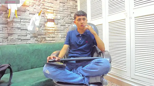 DamiBright online show from October 31, 5:42 pm