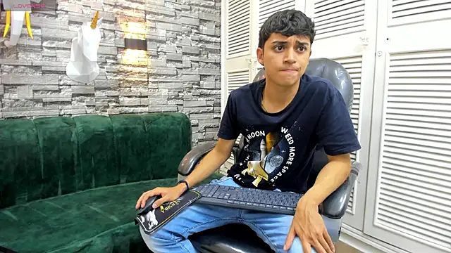 DamiBright online show from December 2, 5:25 pm