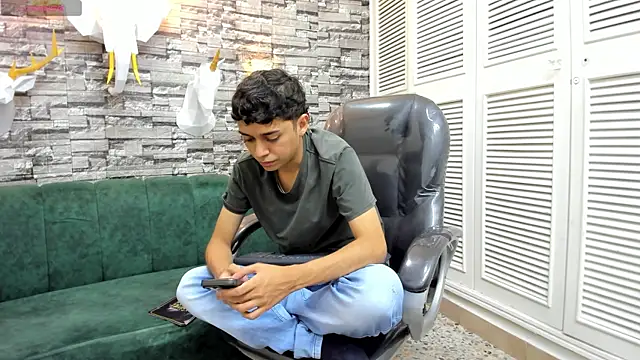 DamiBright online show from November 24, 5:35 pm