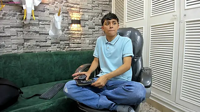 DamiBright online show from November 29, 5:35 pm