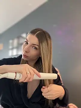 Mia Ethan online show from April 4, 5:36 am