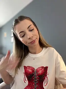 Mia Ethan online show from June 5, 7:25 am