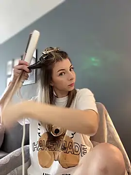 Mia Ethan online show from May 26, 7:50 am