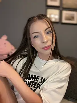 Mia Ethan online show from February 27, 3:05 pm