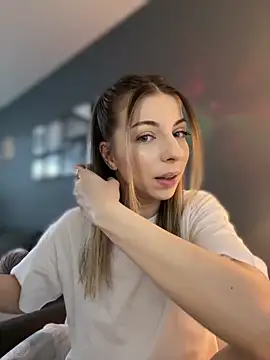 Mia Ethan online show from May 27, 12:01 pm