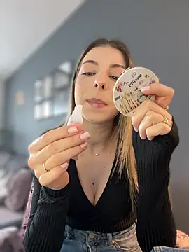 Mia Ethan online show from March 25, 8:03 am