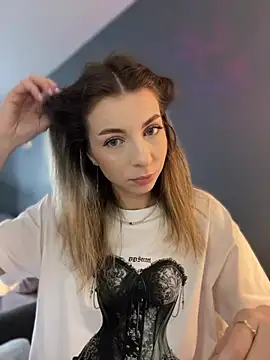 Mia Ethan online show from June 4, 7:13 am