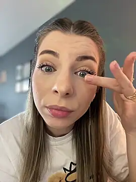 Mia Ethan online show from May 25, 8:13 am