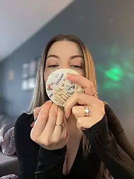 Mia Ethan online show from March 31, 8:38 am