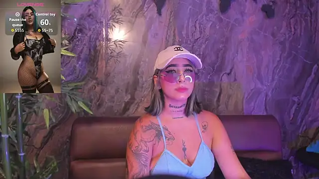 Snapshot of Alahia_Dangelo chatting on October 22, 5:34 pm Alahia Dangelo online show from October 22, 5:34 pm