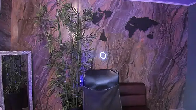 Snapshot of Alahia_Dangelo chatting on February 21, 6:43 pm Alahia Dangelo online show from February 21, 6:43 pm