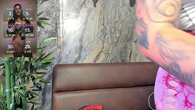 Snapshot of Alahia_Dangelo chatting on October 29, 5:23 pm Alahia Dangelo online show from October 29, 5:23 pm