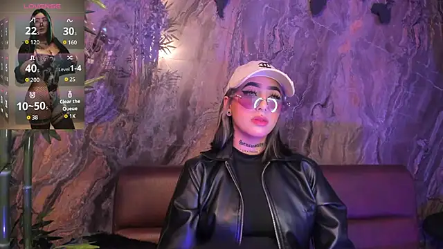 Snapshot of Alahia_Dangelo chatting on October 24, 5:34 pm Alahia Dangelo online show from October 24, 5:34 pm