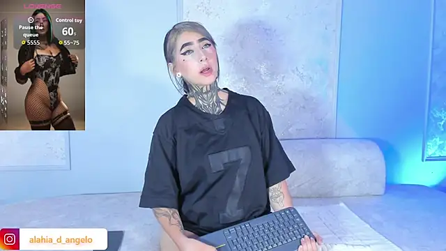 Snapshot of Alahia_Dangelo chatting on June 21, 4:46 pm Alahia Dangelo online show from June 21, 4:46 pm