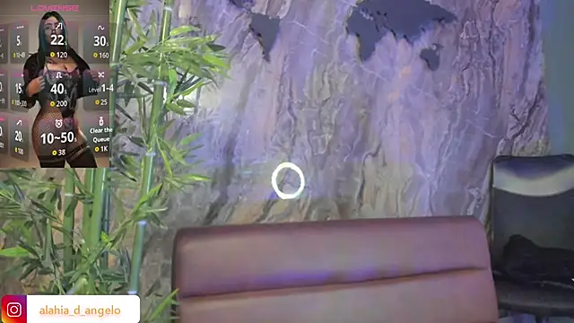 Snapshot of Alahia_Dangelo chatting on November 22, 5:28 am Alahia Dangelo online show from November 22, 5:28 am