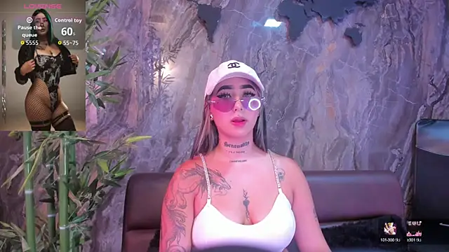 Snapshot of Alahia_Dangelo chatting on October 20, 5:35 pm Alahia Dangelo online show from October 20, 5:35 pm