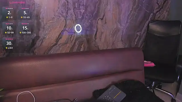 Snapshot of Alahia_Dangelo chatting on November 4, 5:28 pm Alahia Dangelo online show from November 4, 5:28 pm