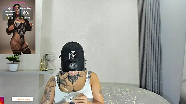 Snapshot of Alahia_Dangelo chatting on June 14, 4:41 pm Alahia Dangelo online show from June 14, 4:41 pm