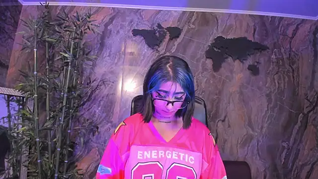 Snapshot of Alahia_Dangelo chatting on February 11, 5:35 pm Alahia Dangelo online show from February 11, 5:35 pm