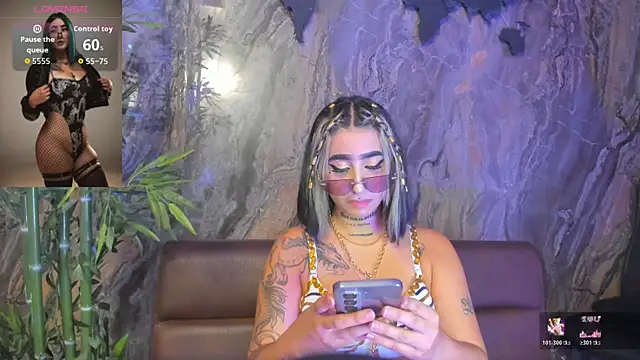 Snapshot of Alahia_Dangelo chatting on October 31, 2:35 pm Alahia Dangelo online show from October 31, 2:35 pm