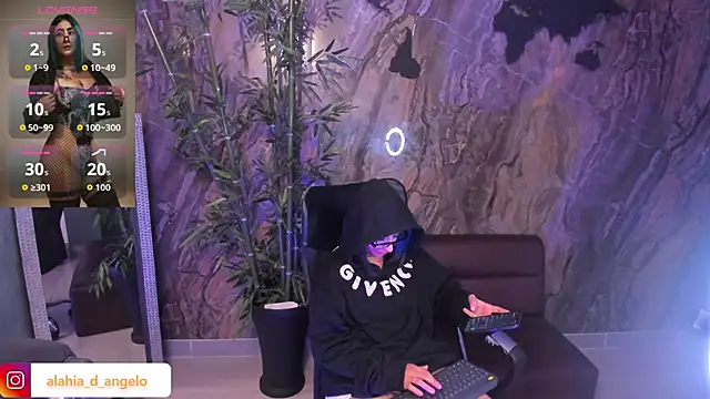 Snapshot of Alahia_Dangelo chatting on February 22, 6:49 am Alahia Dangelo online show from February 22, 6:49 am