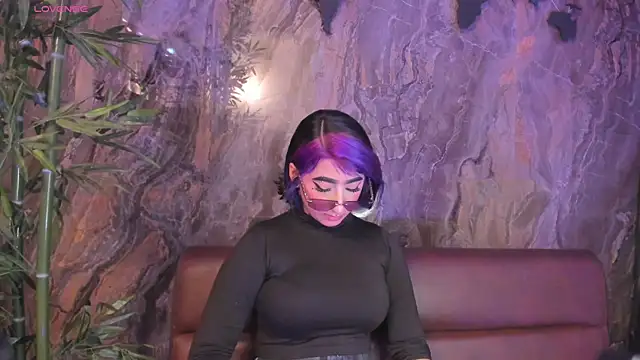 Snapshot of Alahia_Dangelo chatting on November 25, 5:24 pm Alahia Dangelo online show from November 25, 5:24 pm