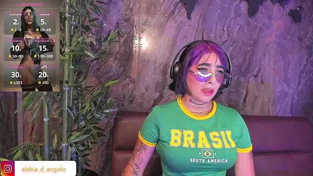 Snapshot of Alahia_Dangelo chatting on November 22, 5:34 pm Alahia Dangelo online show from November 22, 5:34 pm