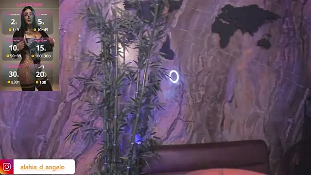 Snapshot of Alahia_Dangelo chatting on February 17, 5:32 pm Alahia Dangelo online show from February 17, 5:32 pm