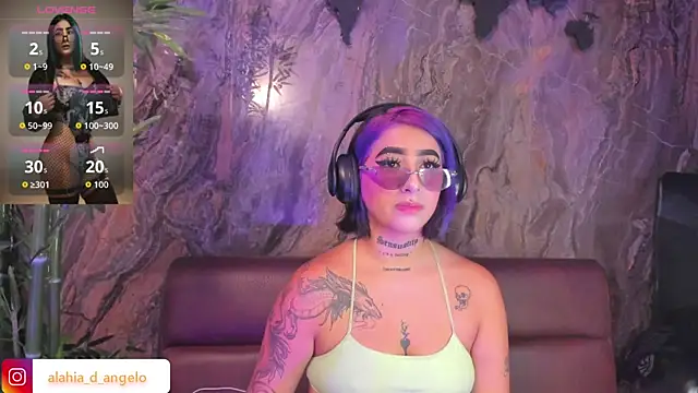 Snapshot of Alahia_Dangelo chatting on November 29, 5:57 pm Alahia Dangelo online show from November 29, 5:57 pm