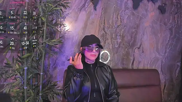 Snapshot of Alahia_Dangelo chatting on December 2, 5:25 pm Alahia Dangelo online show from December 2, 5:25 pm