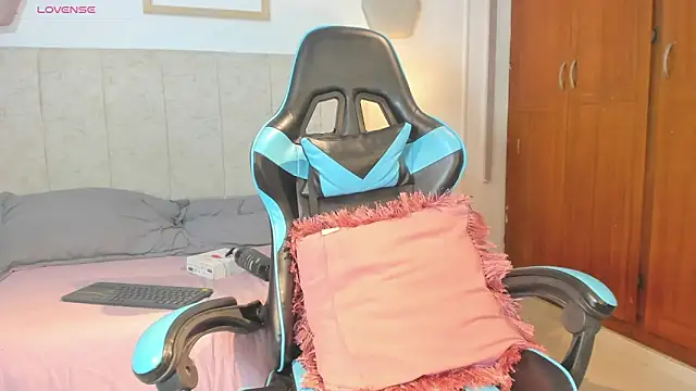  maria foxx  online show from April 10, 4:47 pm